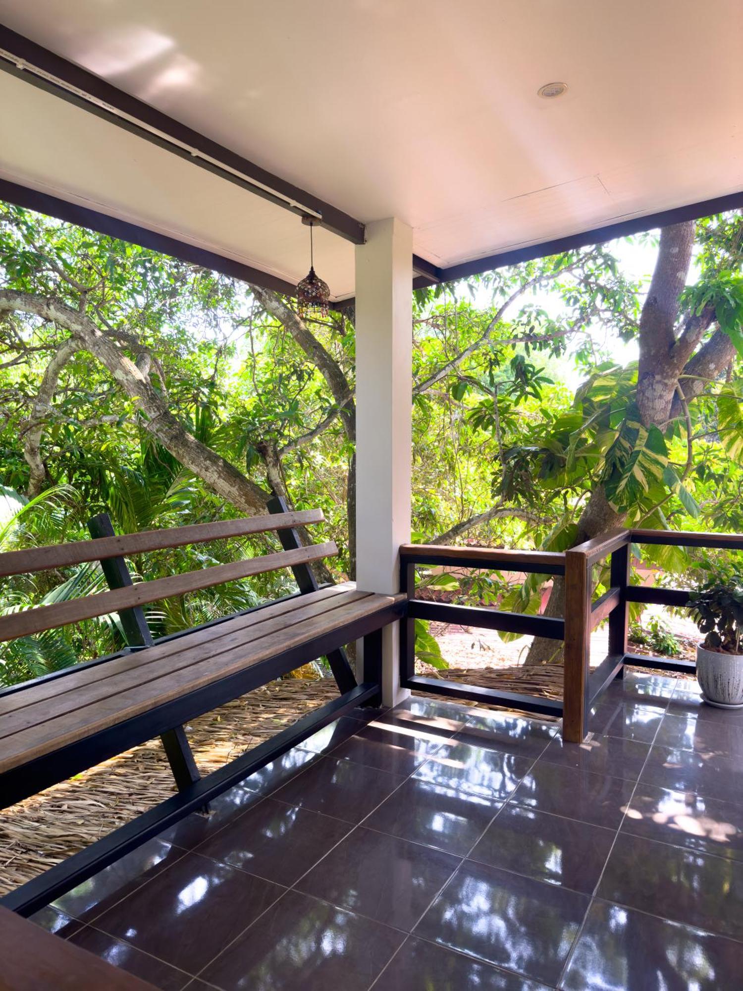 Jungle Vibes Hotel Thongsala Quarto foto