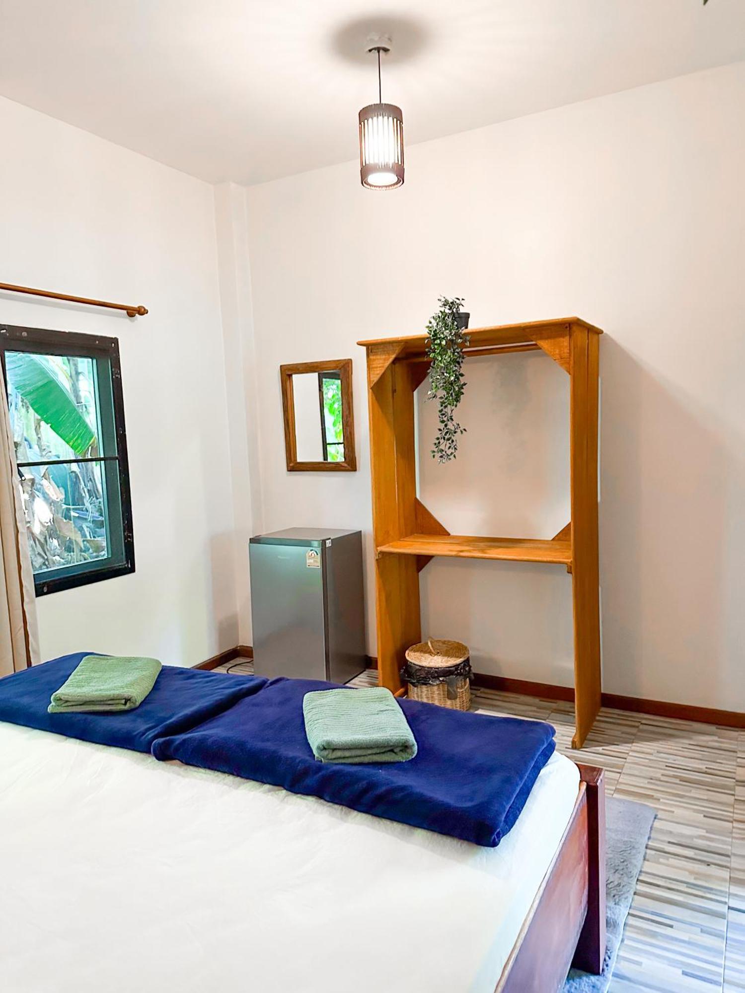 Jungle Vibes Hotel Thongsala Exterior foto
