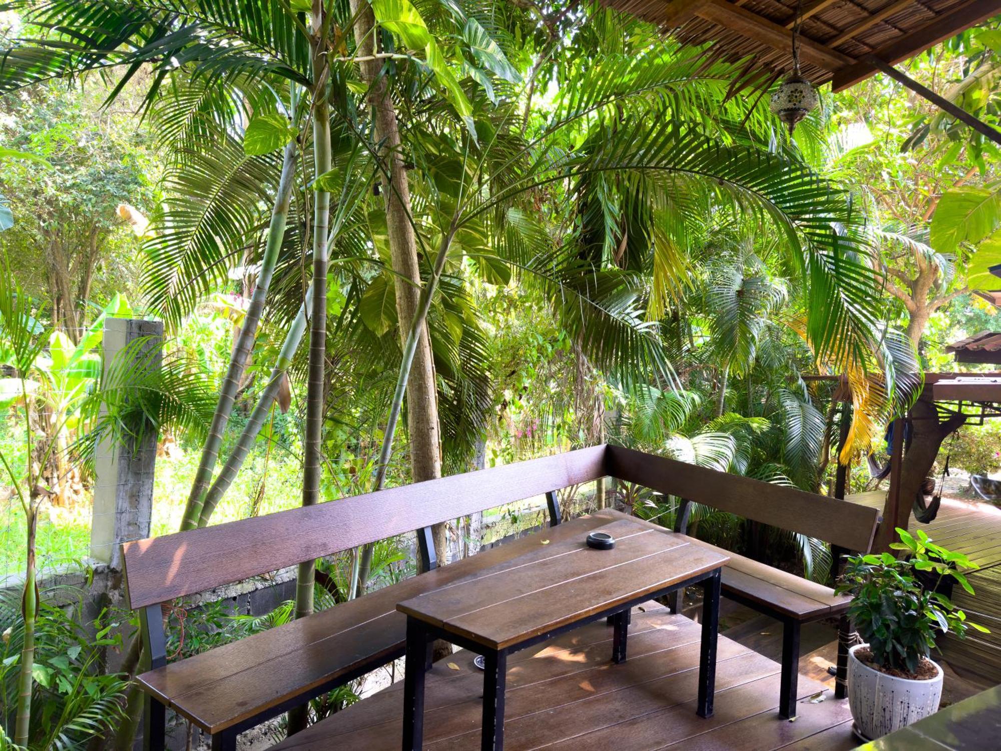 Jungle Vibes Hotel Thongsala Exterior foto